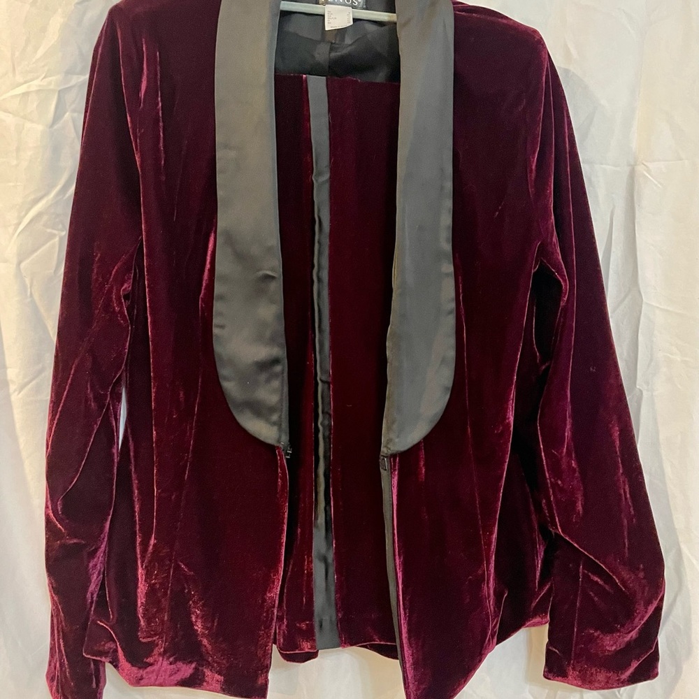 Venus Burgundy Velvet Women’s Suit